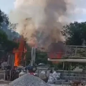Bombeiros combatem incêndio em Ermida