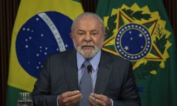 Lula passa por cirurgia em S&atilde;o Paulo ap&oacute;s dores de cabe&ccedil;a