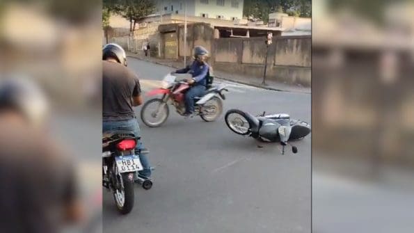 Flagra: Motociclista foge ap&oacute;s acidente no Niter&oacute;i