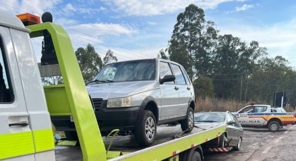 PM prende acusados de roubar carro na MG-050 no Distrito Industrial em Itaúna