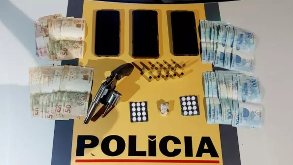 Arcos: Condutor é preso com 24 comprimidos de rebite e mais de R$2 mil