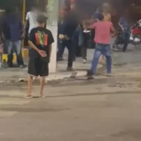 Homens brigam na porta de bar em Ermida