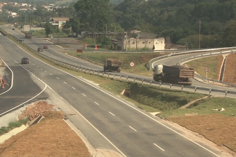 Cerca de 240 mil veículos passarão pela MG-050 no feriado de Finados
