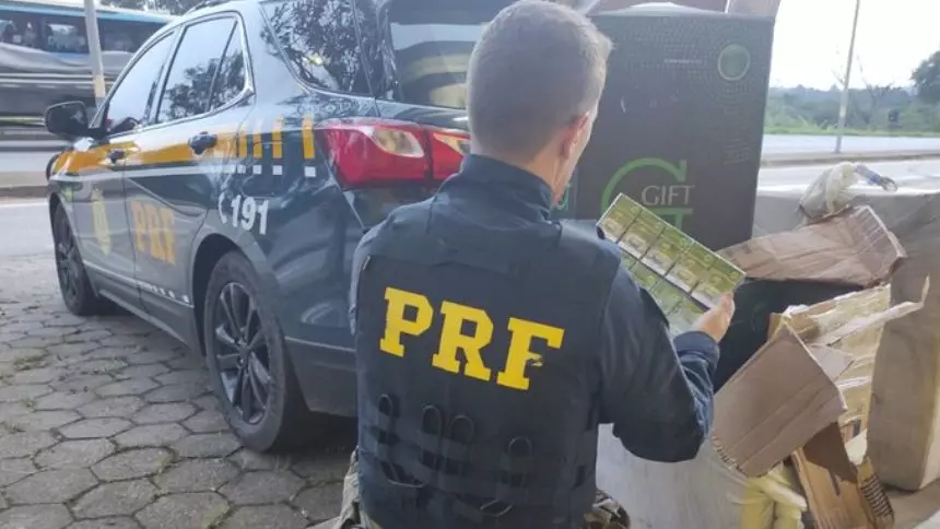 PRF apreende 3 mil maços de cigarros contrabandeados em Oliveira