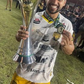 Divinopolitano Guilherme Xavier &eacute; campe&atilde;o brasileiro de futebol.