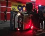 Nova Serrana: Acidente entre moto e viatura da Guarda Municipal deixa tr&ecirc;s feridos