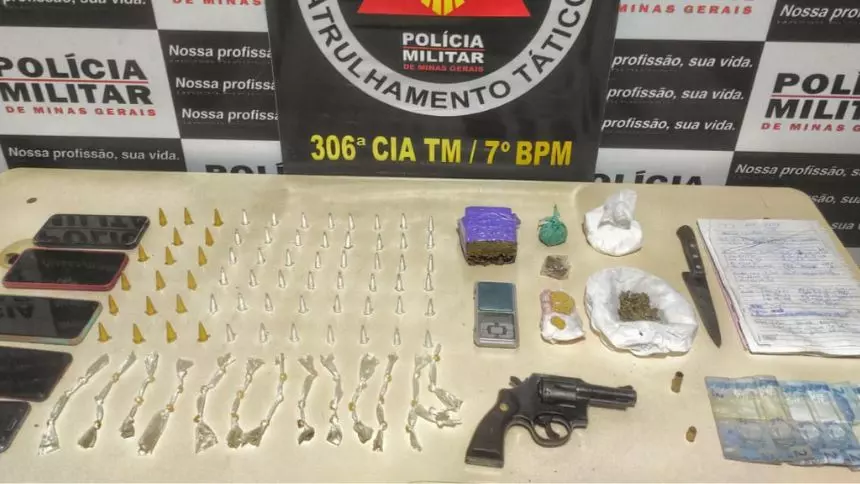 Lagoa da Prata: Cinco acusados de tr&aacute;fico de drogas s&atilde;o detidos; moto roubada &eacute; recuperada
