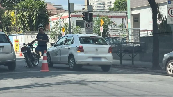 Colisão deixa trânsito lento na Av. Getúlio Vargas