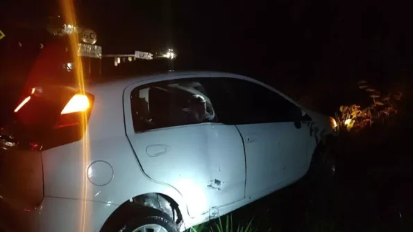 Crian&ccedil;a de 10 anos fica ferida em acidente de carro na MG-050 em Ita&uacute;na