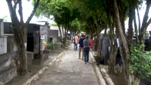 Cemit&eacute;rios de Divin&oacute;polis s&atilde;o preparados para o dia de finados