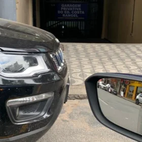 Carro estaciona em frente a garagem privativa em Divinópolis