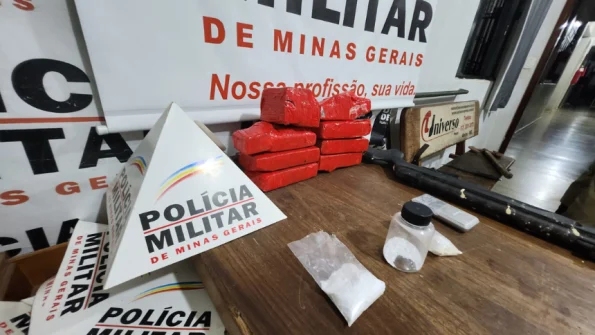 Homens presos por tráfico de drogas em Arcos