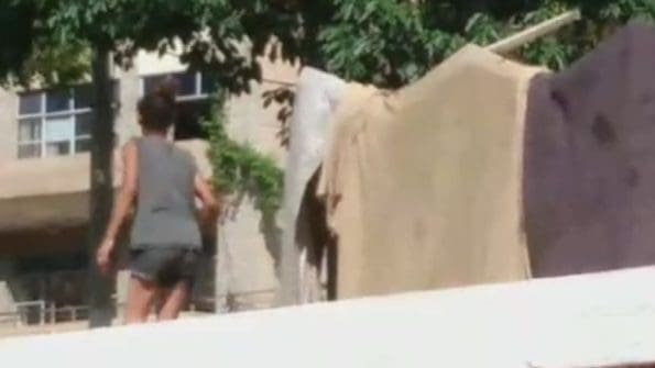Divinópolis: Moradores de rua se instalam na caixa acústica da Praça do Santuário