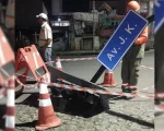 Carreta derruba sem&aacute;foro na avenida JK em Divin&oacute;polis