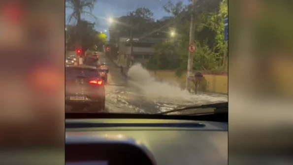 Vazamento de água em Divinópolis