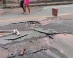 Moradores denunciam vazamento de &aacute;gua no bairro Campina Verde, em Divin&oacute;polis