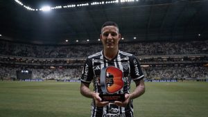 Supera&ccedil;&atilde;o de Arana &eacute; coroada com gol do joelho operado
