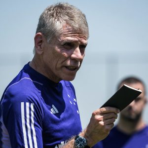 Solu&ccedil;&atilde;o Caseira: Cruzeiro aciona Paulo Autuori