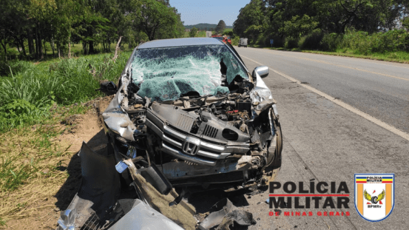 Um acidente aconteceu na rodovia BR 494, no km 43, em São Sebastião do Oeste. O incidente envolveu um veículo Honda/Fit, que era conduzido por um homem de 59 anos.