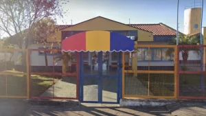 Uma professora do Cemei Abda Pena Duarte proibiu as crianças de beberem água e irem ao banheiro. Segundo informações de uma mãe, o seu filho passou sede na Instituição.