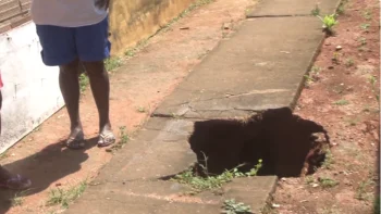 Moradora pede ajuda para reformar casa no Copacabana