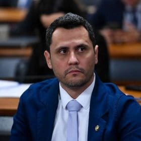 Cleitinho consegue assinaturas e apresenta PEC que faz com que decisões do STF tenham que ser votadas no Congresso