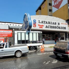 Estúdio móvel da rádio Nova Sertaneja esta AO VIVO direto da Black Friday SS Latarias.