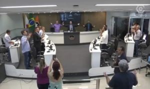 C&acirc;mara rejeita mais uma den&uacute;ncia contra Gleidson; s&oacute; dois vereadores votaram pela investiga&ccedil;&atilde;o