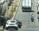 Mulher fica ferida ap&oacute;s colis&atilde;o entre carros em Ita&uacute;na