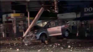V&Iacute;DEO: Acidente deixa tr&acirc;nsito interditado na Av. JK em Divin&oacute;polis