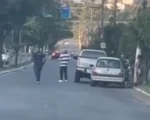 Homem em fúria quebra veículo em briga de trânsito em Divinópolis