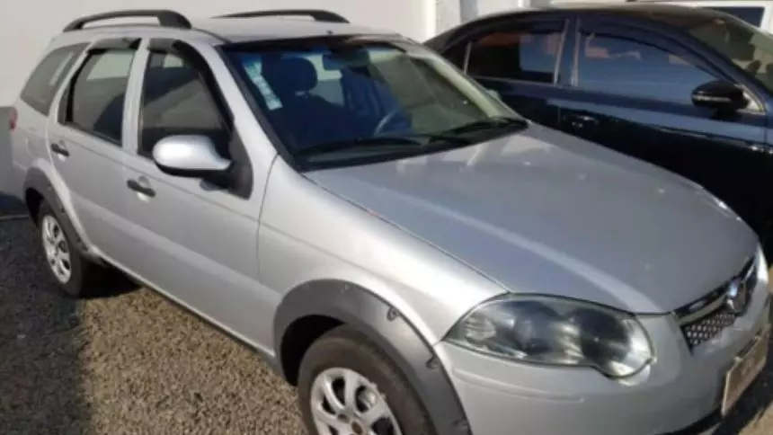 Divin&oacute;polis: Carro &eacute; roubado pr&oacute;ximo ao hospital Santa L&uacute;cia