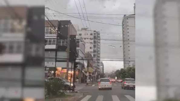 Bombeiros fazem balan&ccedil;o dos estragos causados pela forte chuva em Divin&oacute;polis