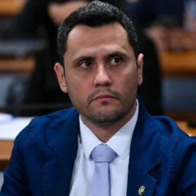 Senador Cleitinho representa contra a COPASA no Ministério Público de Minas Gerais