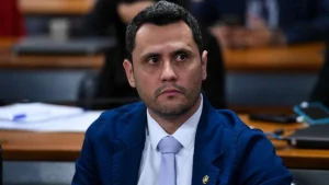 Senador Cleitinho representa contra a COPASA no Minist&eacute;rio P&uacute;blico de Minas Gerais