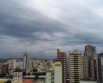 Sob alerta, Divinópolis tem previsão de chuva nesta quinta (22)