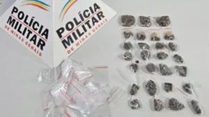 Nova Serrana: PM encontra drogas escondidas embaixo de entulho