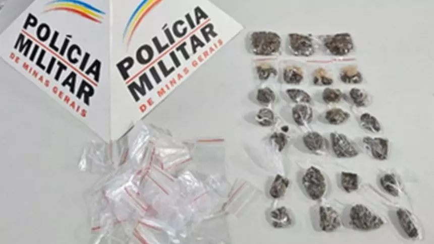Nova Serrana: PM encontra drogas escondidas embaixo de entulho