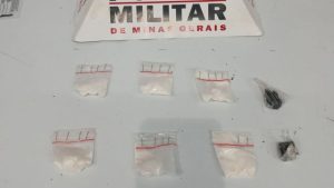 Menor &eacute; apreendido com coca&iacute;na no bairro Maria Helena, em Divin&oacute;polis