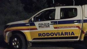 Homem cai da moto e &eacute; preso por embriaguez em Divin&oacute;polis