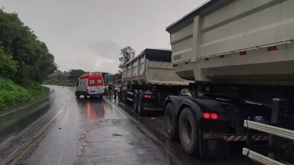 Formiga: Acidente entre carretas na BR-354 deixa homem ferido