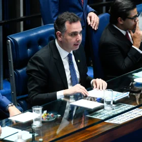 Senado aprova texto-base da reforma tributária em primeiro turno