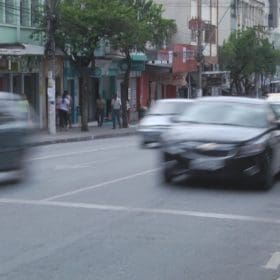 74% dos moradores de Divinópolis levam até meia hora para chegar ao trabalho, diz IBGE