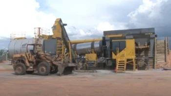 Inaugurada em julho usina de asfalto de Divin&oacute;polis j&aacute; produziu mais de 1400 toneladas de material