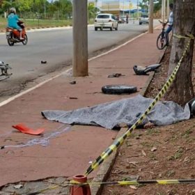 Pitangui: Motociclista morre após bater em poste