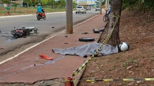 Pitangui: Motociclista morre ap&oacute;s bater em poste