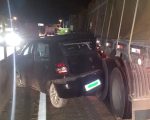 Acidente entre carro e carreta deixa homem ferido em Itaúna