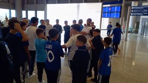 Delega&ccedil;&atilde;o uniformizada, passagem na m&atilde;o e destino j&aacute; definido. Lisboa Portugal. Pa&iacute;s sede da Ibercup 2023. Na mala muita ansiedade.