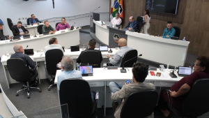 Prefeito retira plano de saneamento mas volta atr&aacute;s no dia seguinte