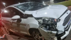 Um acidente de tr&acirc;nsito deixou duas v&iacute;timas graves na noite desta sexta-feira (29), na rodovia MG 050, no km 130, em Divin&oacute;polis.